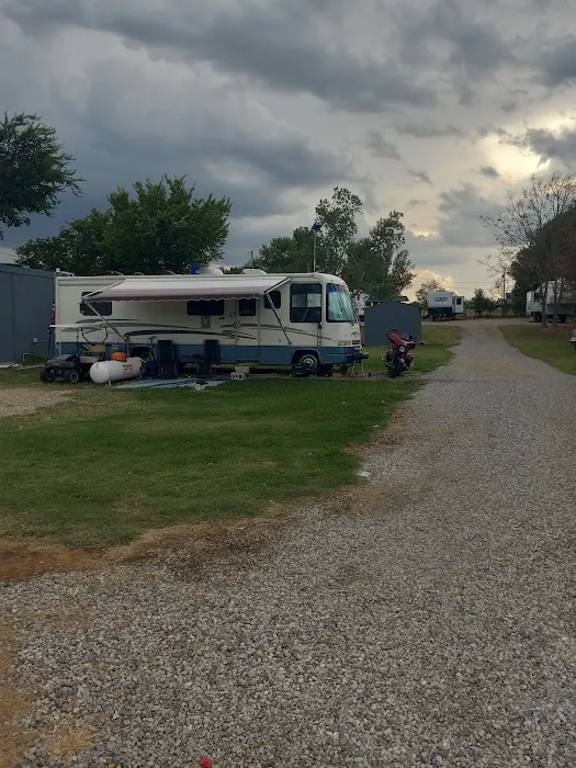 Happy Camper RV Park Picture 4