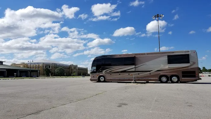 Expo Square RV Park Picture 8