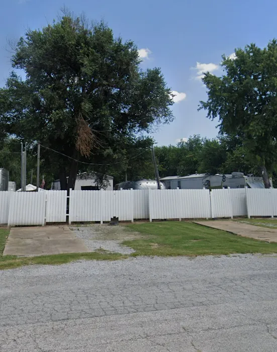 Apache Pines RV Park Picture 3