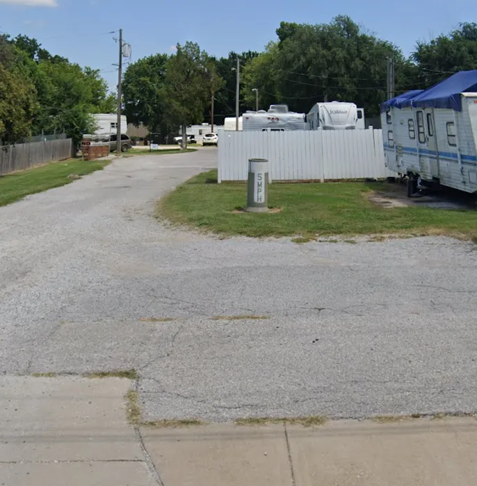 Apache Pines RV Park Picture 10
