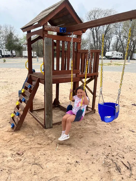 Great Outdoors RV Park Picture 3