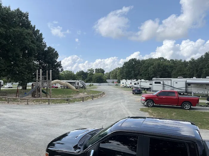 Great Outdoors RV Park Picture 7
