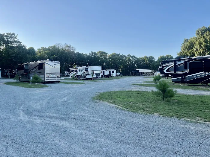 Great Outdoors RV Park Picture 9