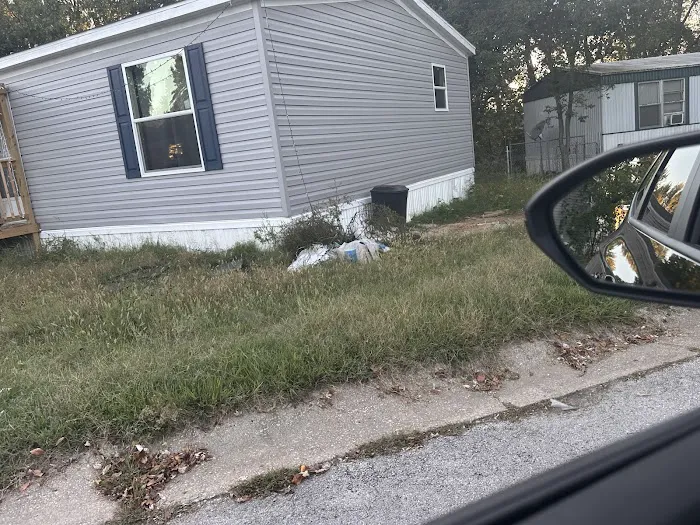 English Village Mobile Home Community Picture 4