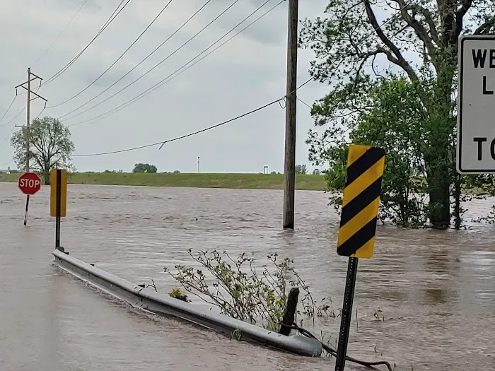 Willow Creek Mobile Home Park Picture 9