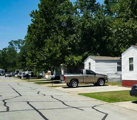 Rolling Hills Mobile Home Park Picture 2