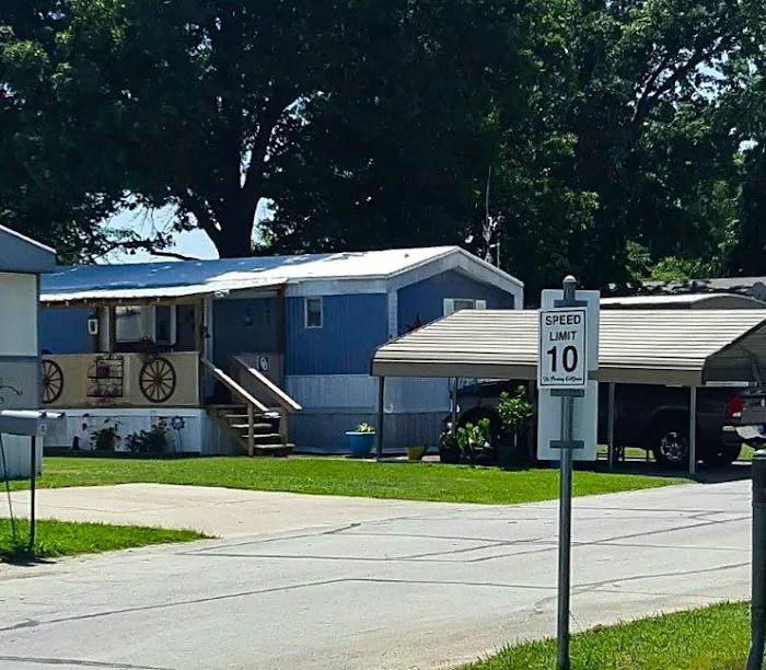 Rolling Hills Mobile Home Park Picture 3