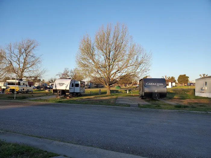 Meadowbrook RV Park Picture 2