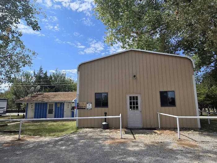 Cottonwood RV Family Park Picture 3