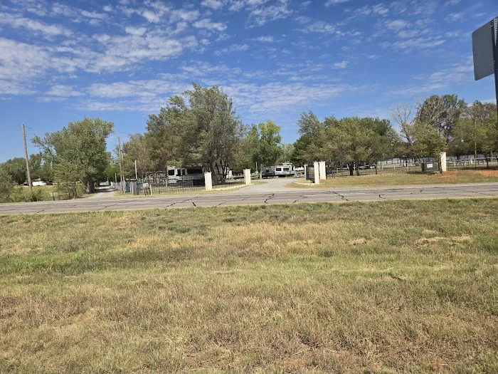 Cottonwood RV Family Park Picture 8