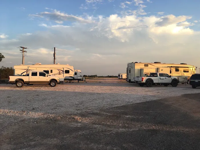 HomeTown RV, Laundromat, and Storage Picture 5