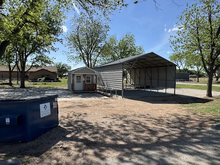 Cedar St RV Park and Apartments Picture 3