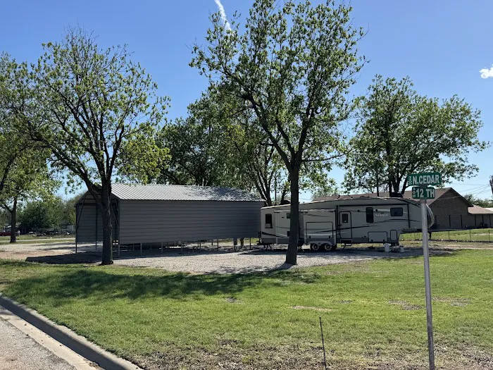 Cedar St RV Park and Apartments Picture 4