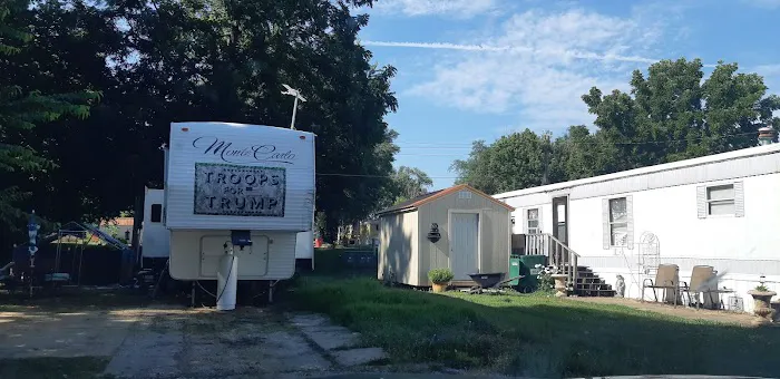 Hillcrest and Highland Mobile Home Park Picture 10