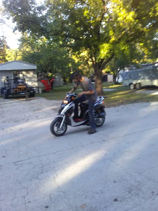 Lazy Acres Mobile RV Park Picture 4