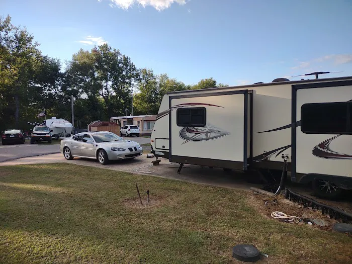 Lone Elm Mobile Home Park Picture 4