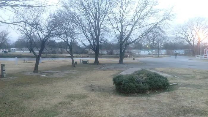 Lakeshore RV & Mobile Home Park Picture 8