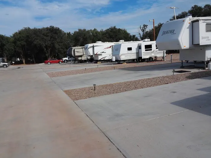 Lincoln Rv park Picture 3