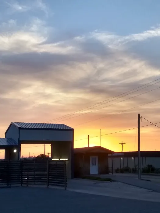 Hang'Em High RV Park Picture 2