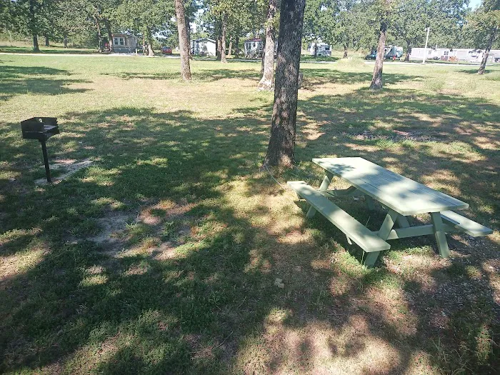 Boondocks Enterprises Mobile Home and RV park Picture 6