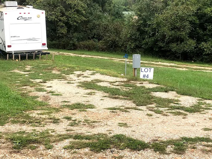 Cozy Camper RV Park Picture 10