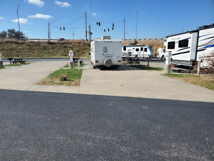 R.V. Express 66 RV Park Picture 2