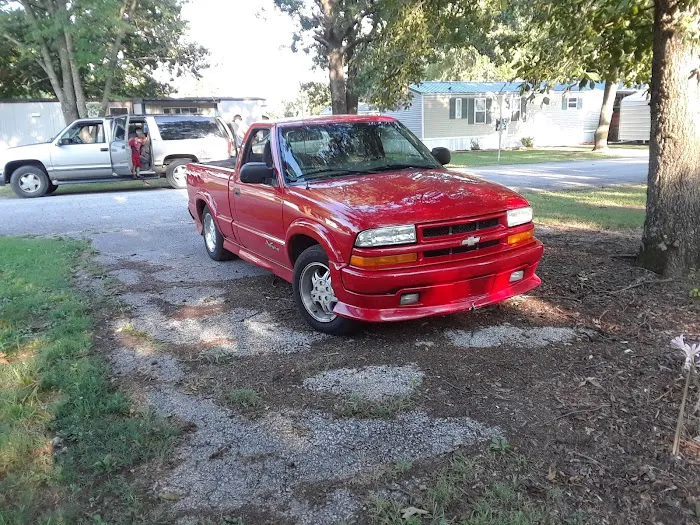 Hickory Lane Mobile Home Park Picture 10