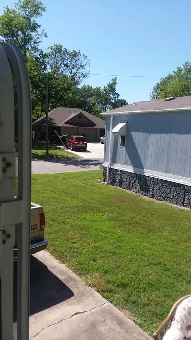 Oaks Mobile Home Park Picture 6