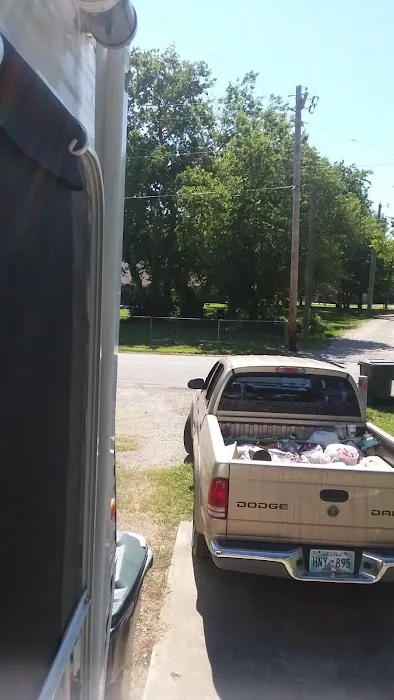 Oaks Mobile Home Park Picture 9