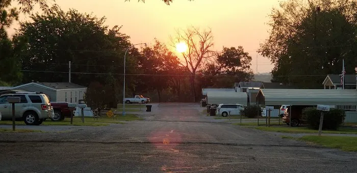 Oaks Mobile Home Park Picture 10