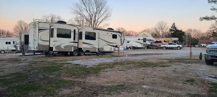 Twin Pines RV Park Picture 9