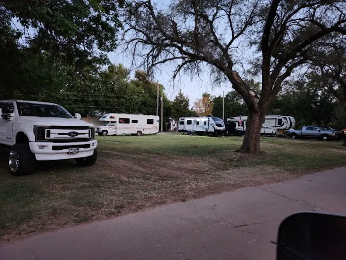 Forest Oaks RV Park Picture 6