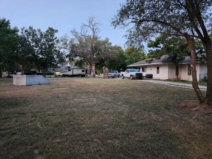 Forest Oaks RV Park Picture 3