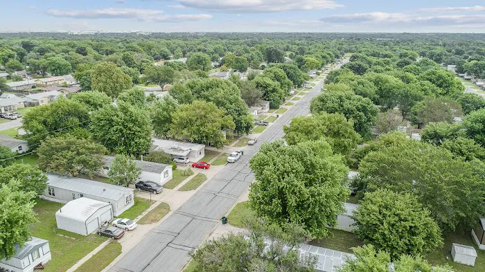 River Oaks Mobile Home Park Picture 2