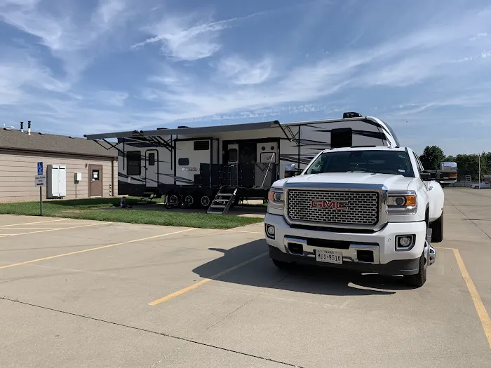 Air Capital RV Park Picture 8