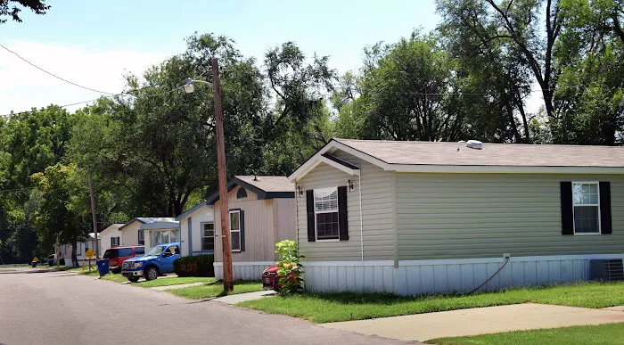 Twin Oaks Manufactured Home Community Picture 3