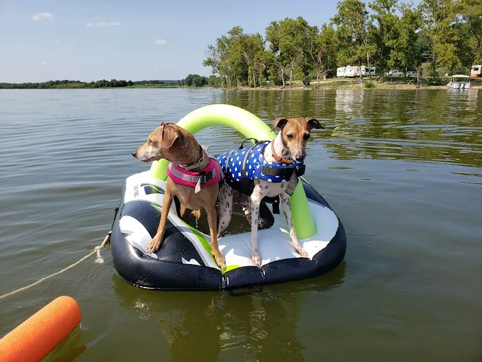 Lake Shore RV & Recreation Pk Picture 1