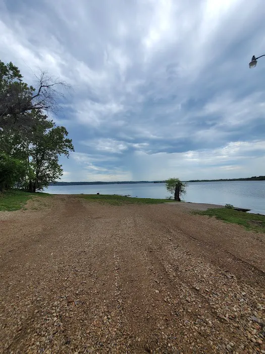 Lake Shore RV & Recreation Pk Picture 2