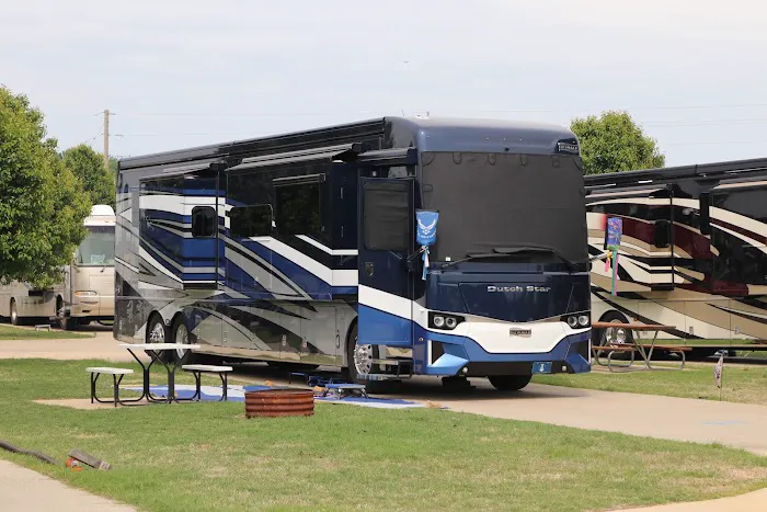 Monkey Island RV Resort and Cabins Picture 5