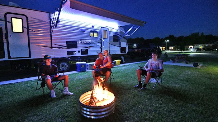 Monkey Island RV Resort and Cabins Picture 3