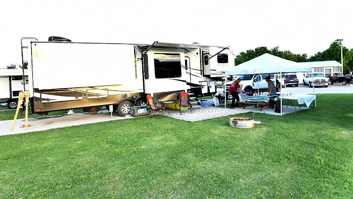 Monkey Island RV Resort and Cabins Picture 4
