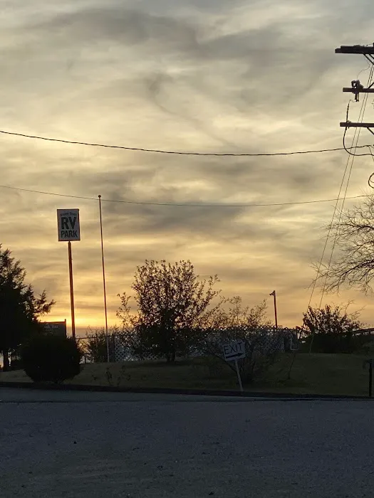 Rustic Trails RV Park Picture 10