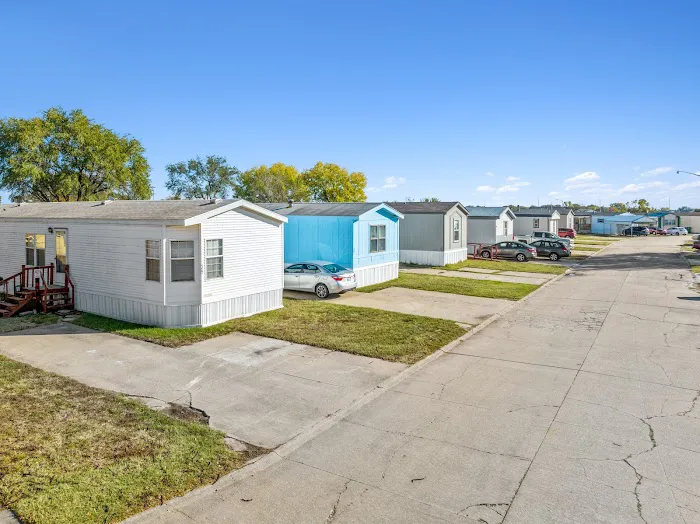 Cottonwood Grove Mobile Home Community Picture 1