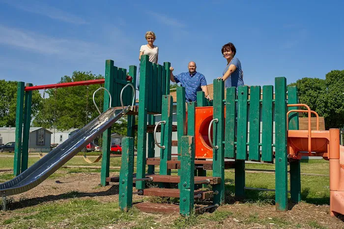 Cottonwood Grove Mobile Home Community Picture 7