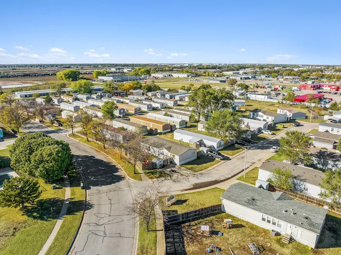 Cottonwood Grove Mobile Home Community Picture 4