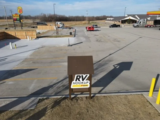 Love's RV Hookup Picture 3