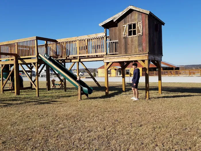Grand Meridian RV, Tiny Home, Cabin Resort And Storage Picture 6