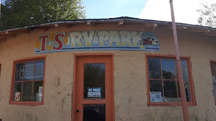 T & S RV Park Picture 1