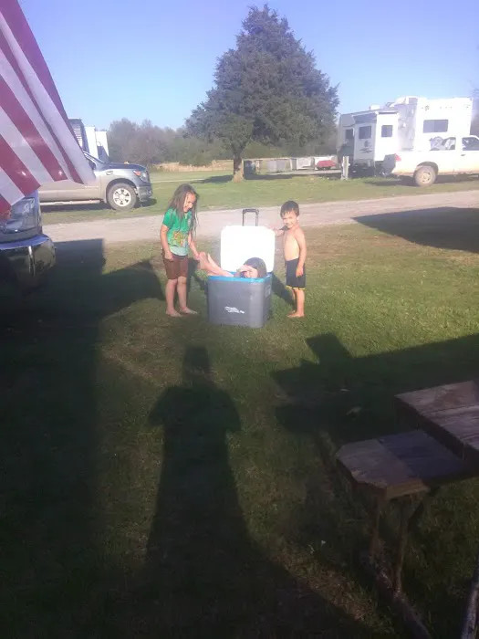 T & S RV Park Picture 9