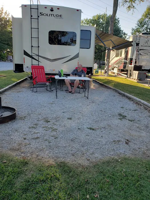 Water's Edge RV and Cabin Resort Picture 4